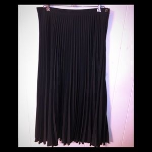 Long pleated skirt